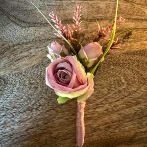 Men’s Buttonholes & Ladies’ Pinned Flowers